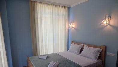 მრ. ჰოსტელ_6