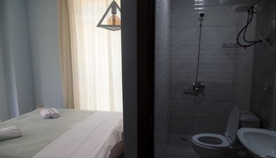 მრ. ჰოსტელ_8