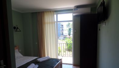 მრ. ჰოსტელ_9