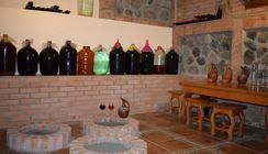 Guesthouse Lago & Wine Cellar 1