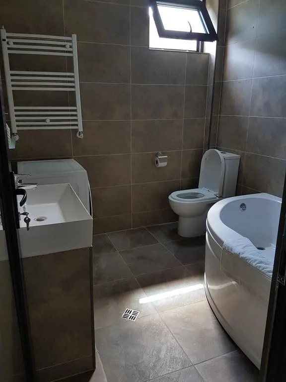 Lika's Guesthouse — Photo 20