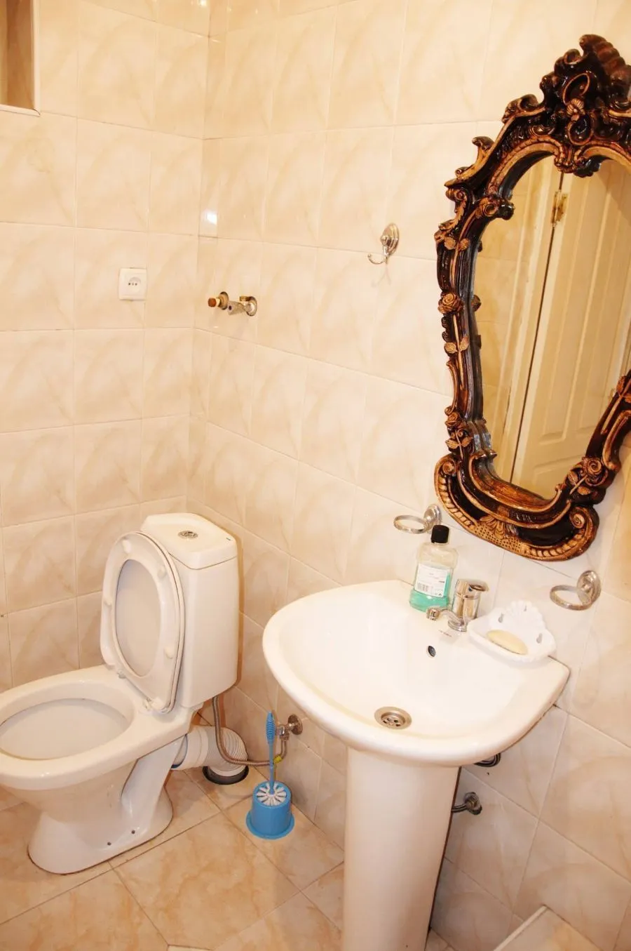 ნუკის ჰოსტელი — ფოტო 21
