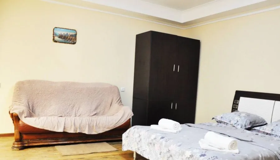 ნუკის ჰოსტელი — ფოტო 15
