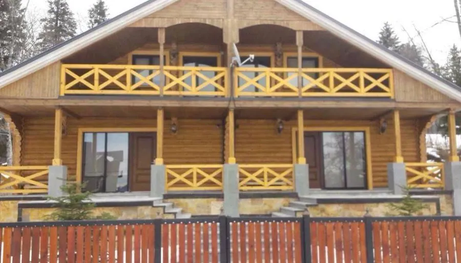 Wooden Cottage — Photo 6