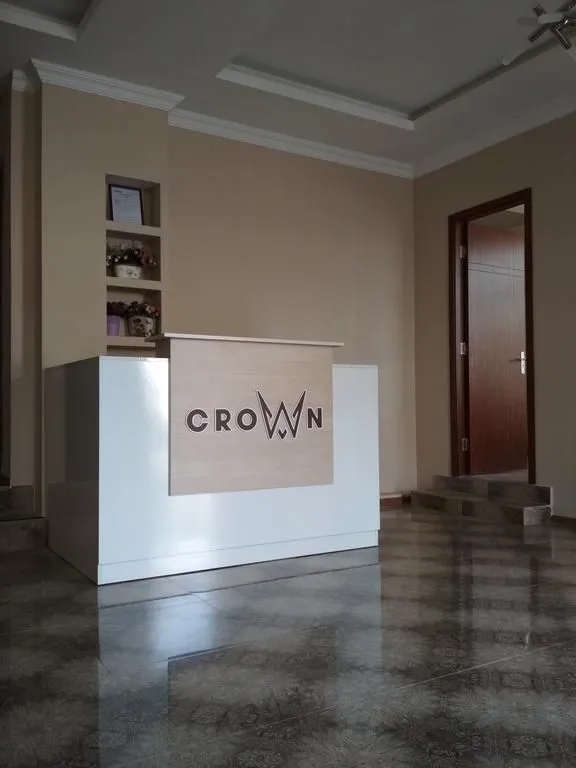 CROWN — Photo 7