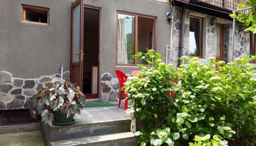 Ivan's House — Photo 1