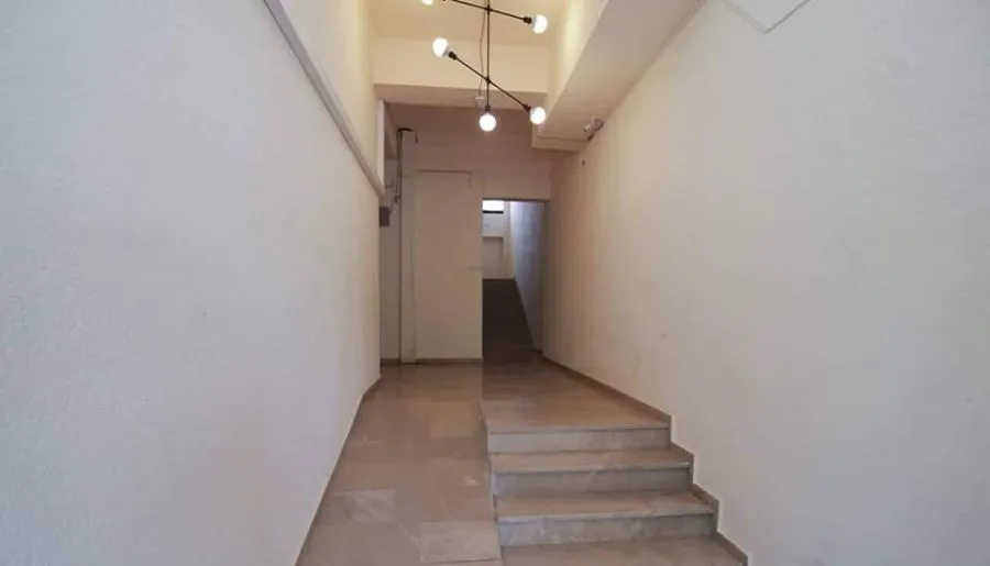 Catherine's apartment — Photo 1