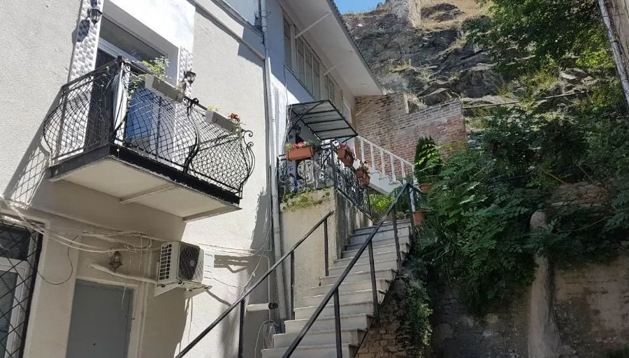 Old house on Asatiani II — Photo 2