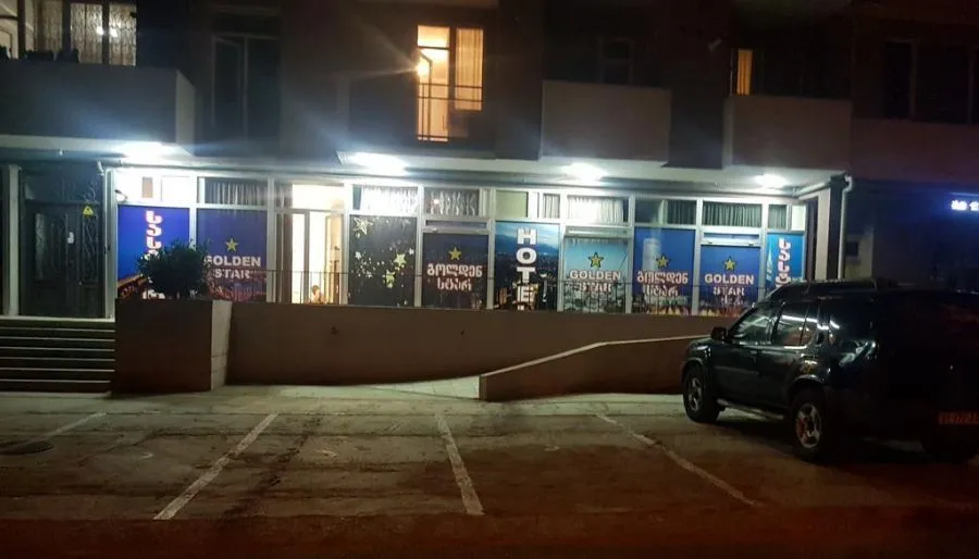 სასტუმრო გოლდენ სტარ — ფოტო 1