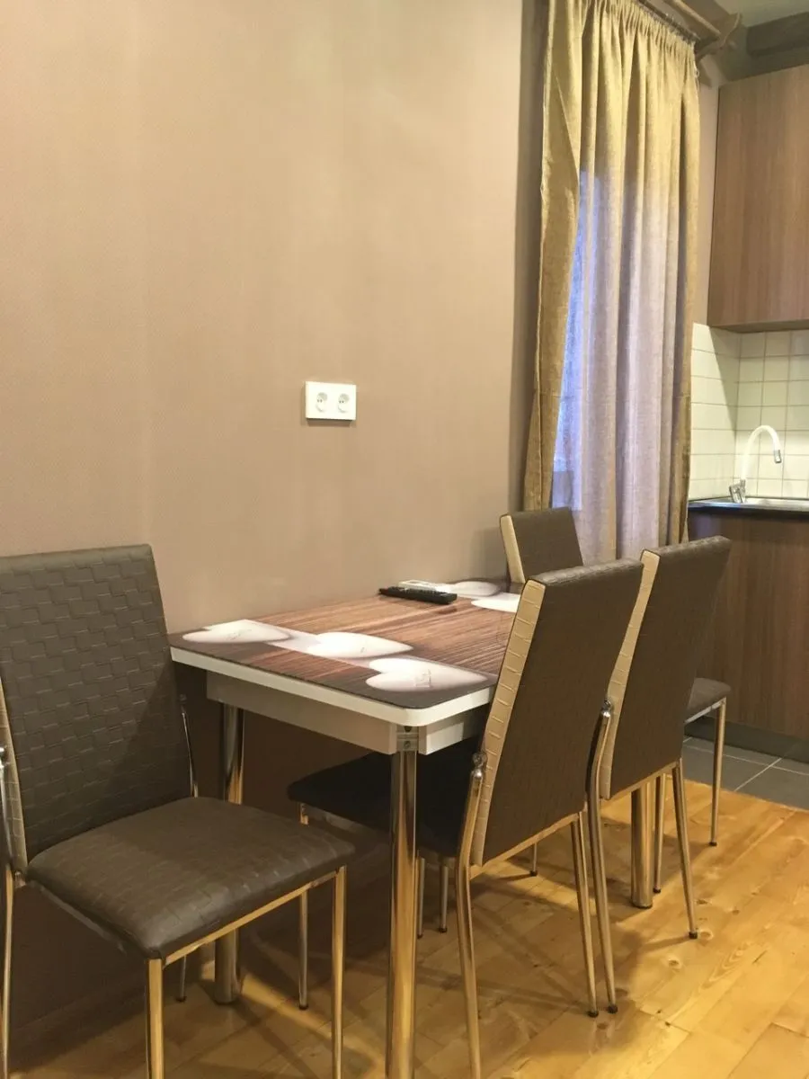 ყვითელი სახლი — ფოტო 23