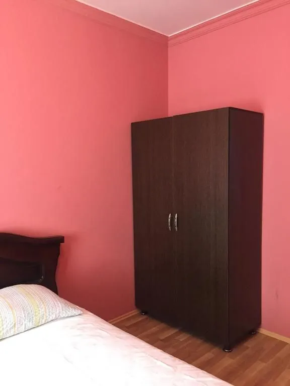 ORANGE HOUSE — Photo 81