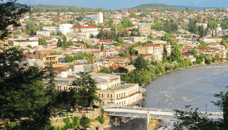 ექსკლუზიური ბინა ძველ ქუთაისში — ფოტო 2