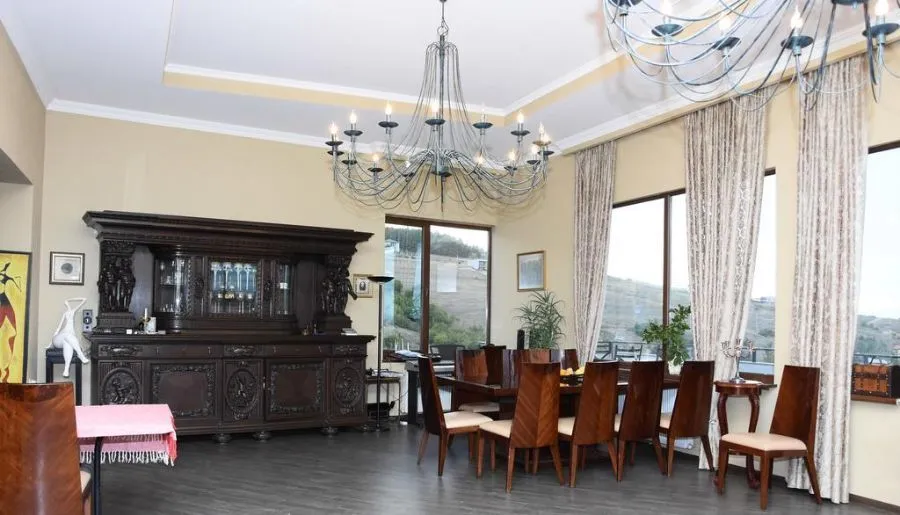 White residence Tsavkisi — Photo 3