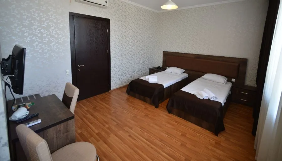 GREEN HOTEL — Photo 43