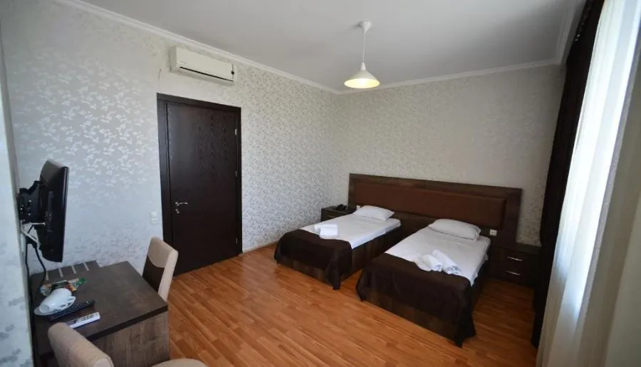 GREEN HOTEL — Photo 39