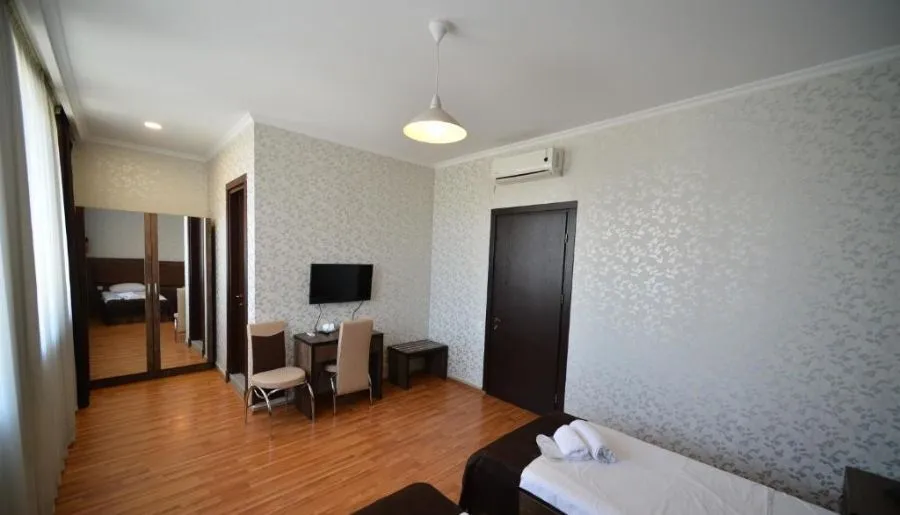 GREEN HOTEL — Photo 42