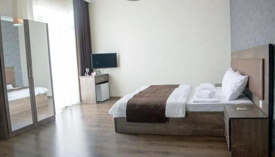 GREEN HOTEL — Photo 23