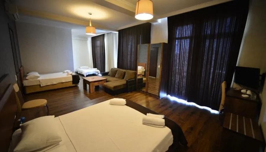 GREEN HOTEL — Photo 37