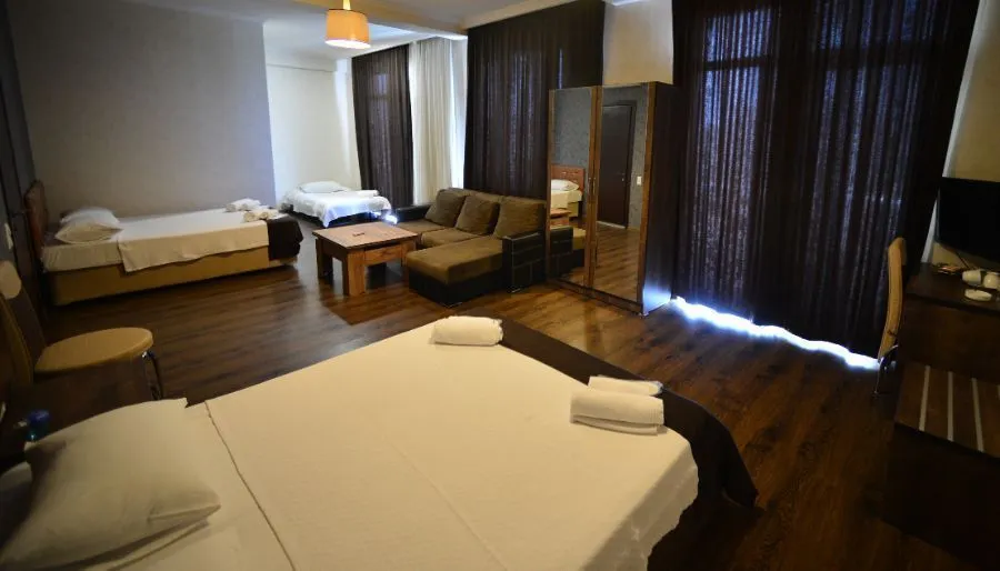 GREEN HOTEL — Photo 35