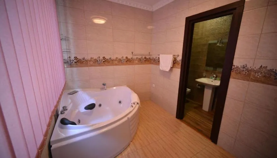 GREEN HOTEL — Photo 32