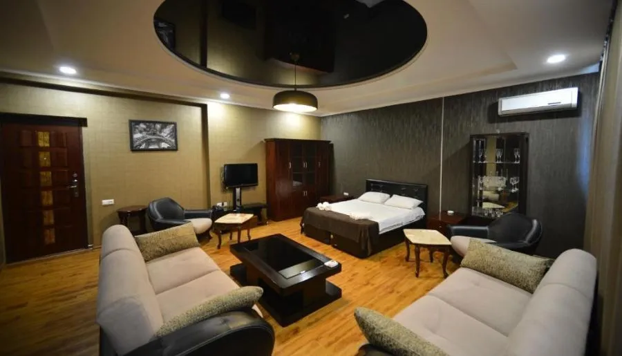 GREEN HOTEL — Photo 31