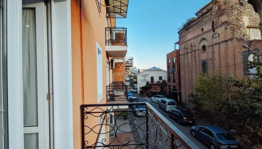 Apartment in old Tbilisi, Metekhi — Photo 7
