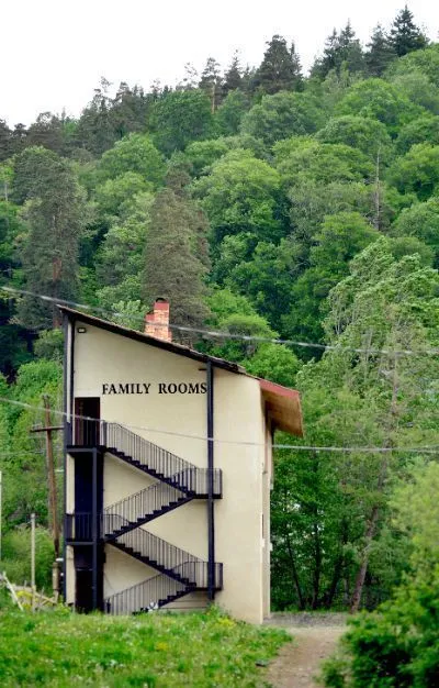 Family Rooms — Photo 11