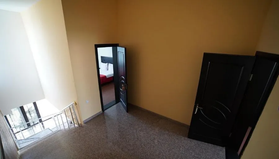 Four Seasons — Photo 1