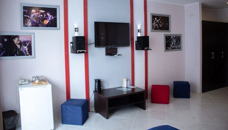 Rock Hotel First Line — Photo 38