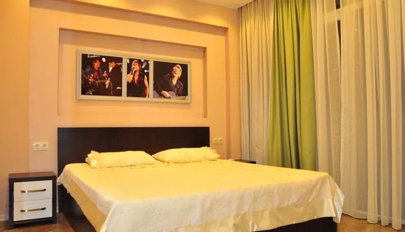 Rock Hotel First Line — Photo 10