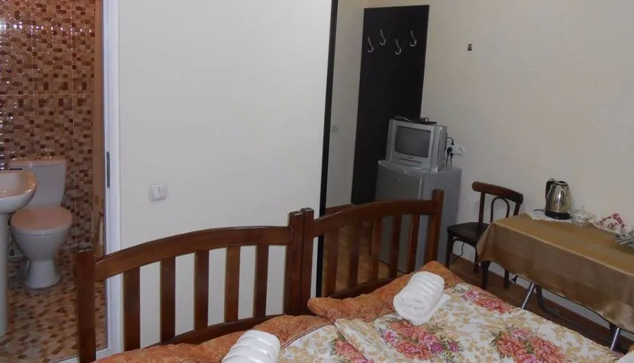 GUEST HOUSE GIS — Photo 10