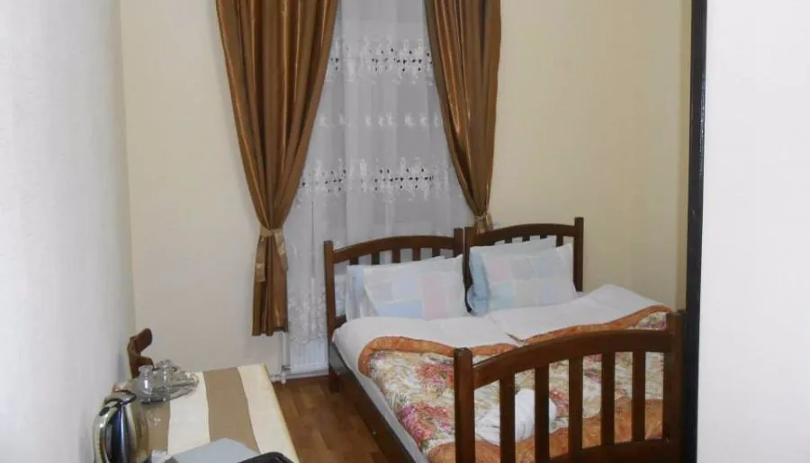 GUEST HOUSE GIS — Photo 8