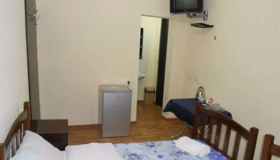 GUEST HOUSE GIS — Photo 6