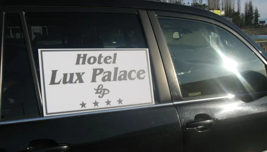 Lux Palace — Photo 1