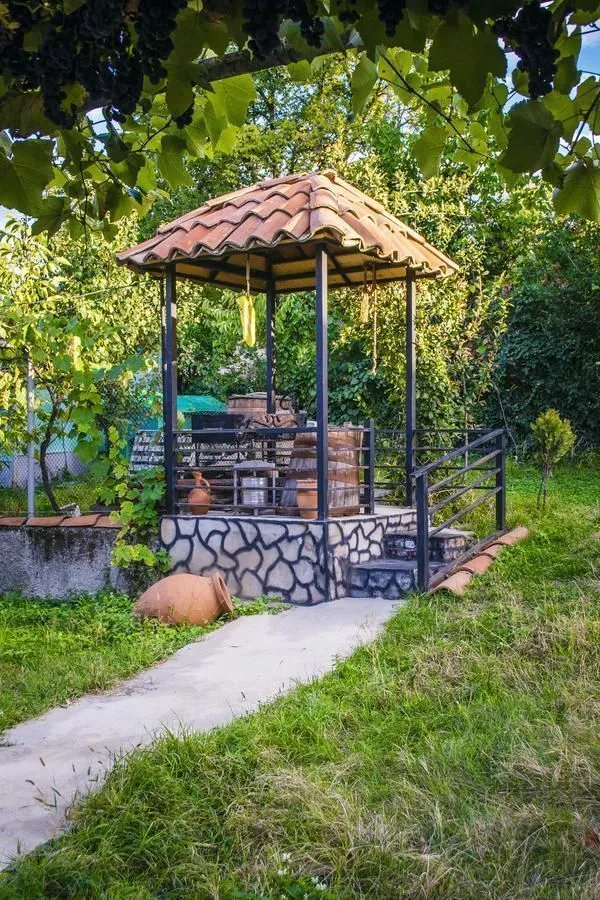 Qilimcha's Guesthouse — Photo 9