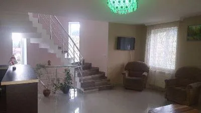Gold House — Photo 7