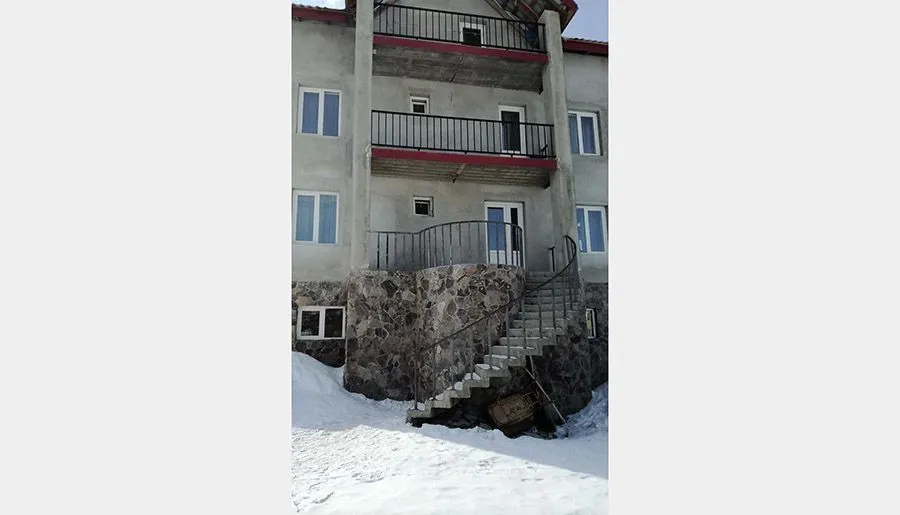 Gold House — Photo 4