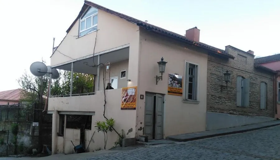 Three Gracia — Photo 8